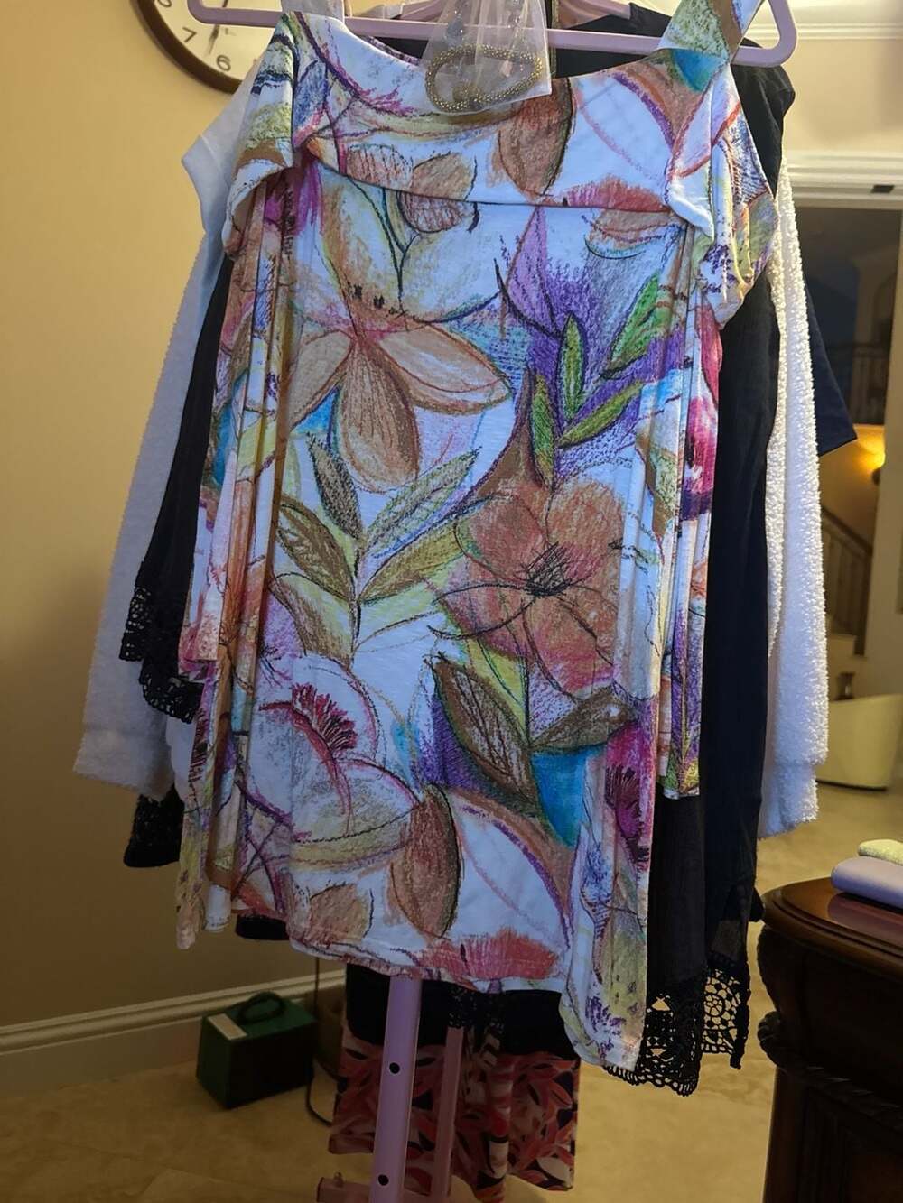 Size L  Peck & Peck Women's Floral Print Crayon Art Style Off-The-Shoulder Tunic